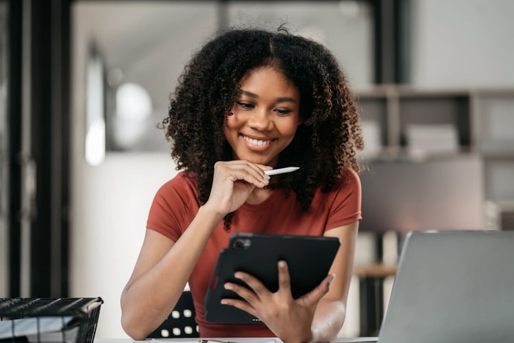 A plataforma Veragi da Accesstage traz mais eficiência na gestão financeira empresarial.